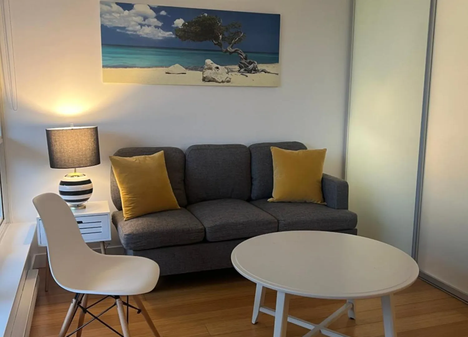 Modern Chinatown - Entire Apartment 0*, Vancouver Canada