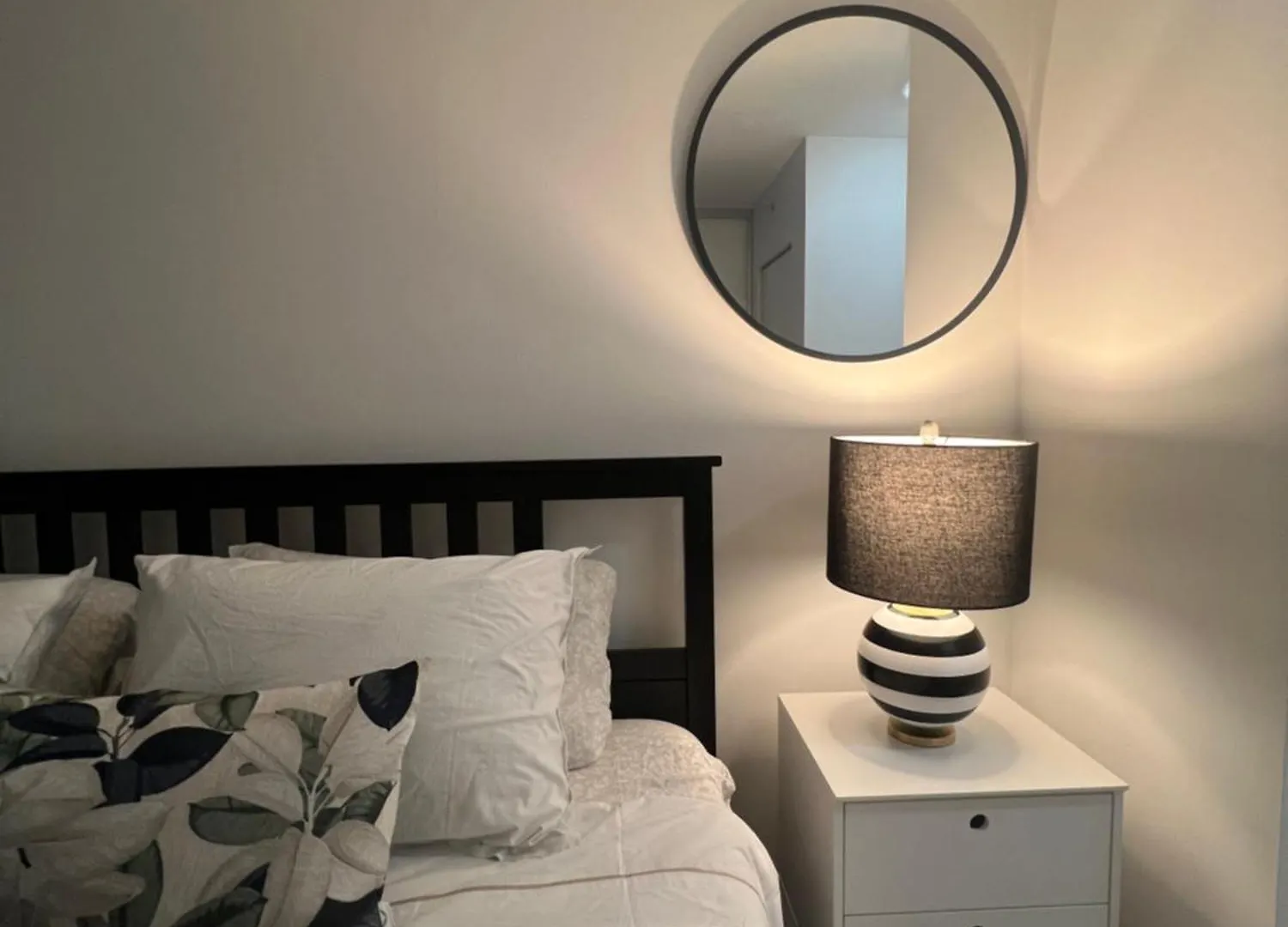 Modern Chinatown - Entire Apartment  Vancouver